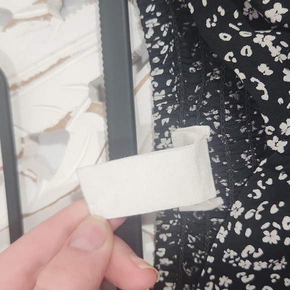 Paisley Blossom Black and White Crop Top Size XS with elastic stretchy - Picture 7 of 9